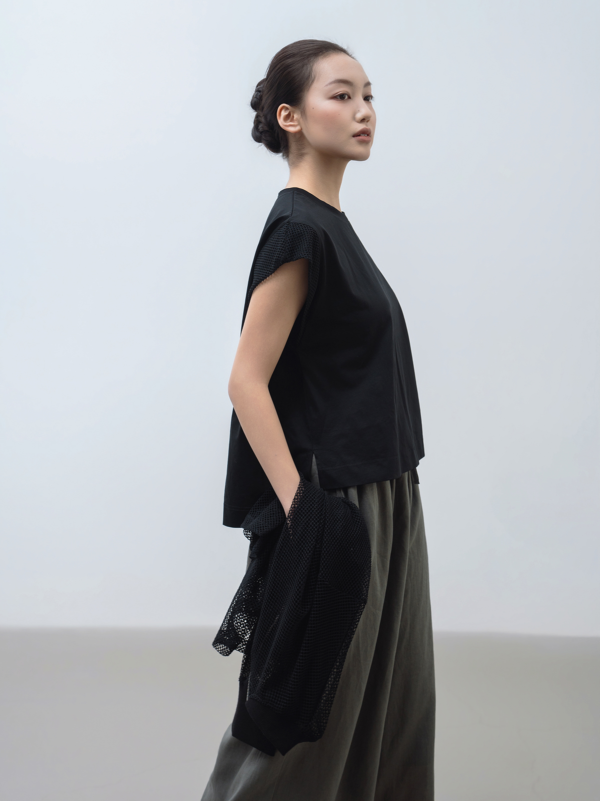 大人の透け感プルオーバー