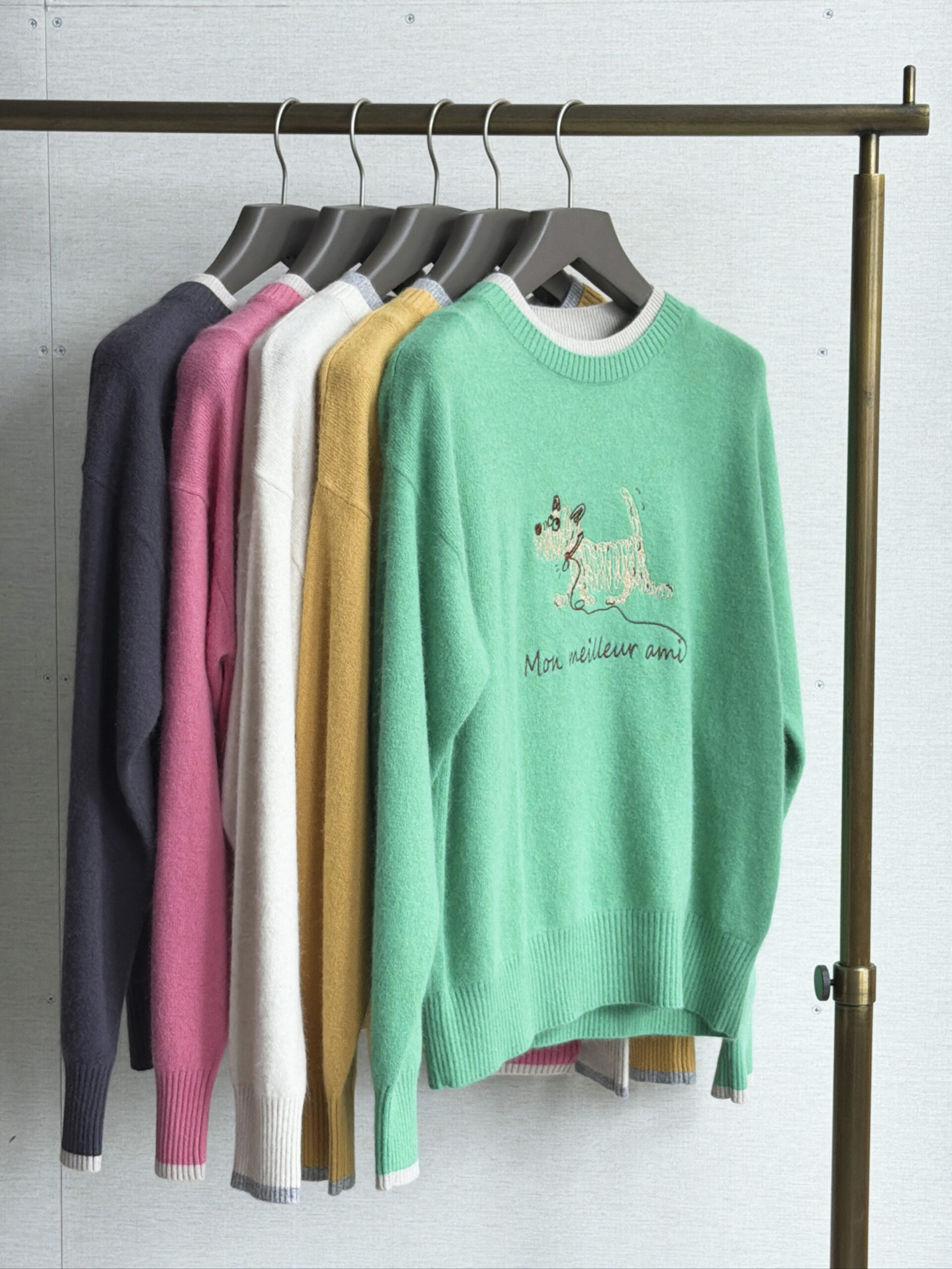 セモア ふんわりドッグ刺繍クルーネックニット