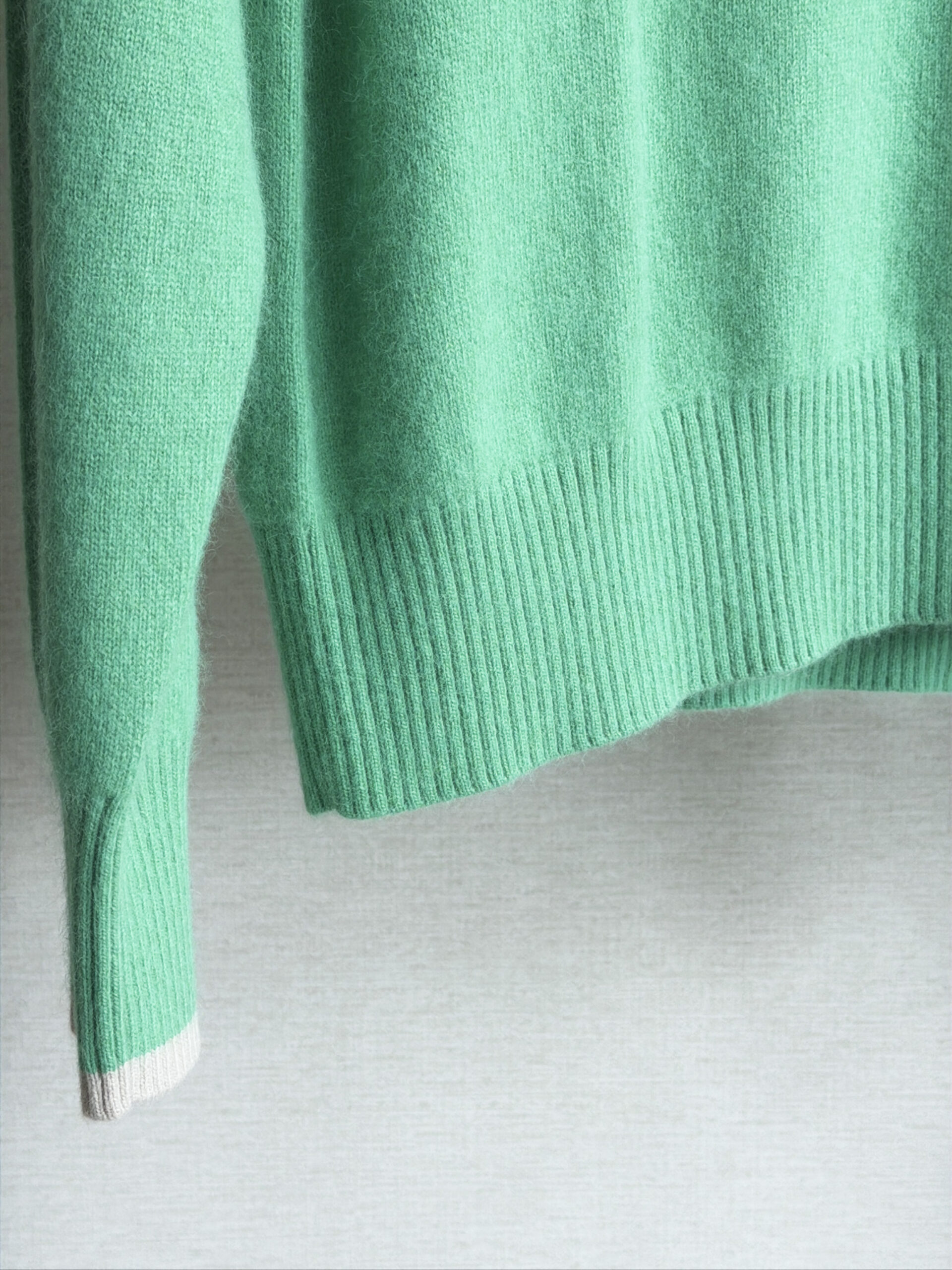 セモア ふんわりドッグ刺繍クルーネックニット