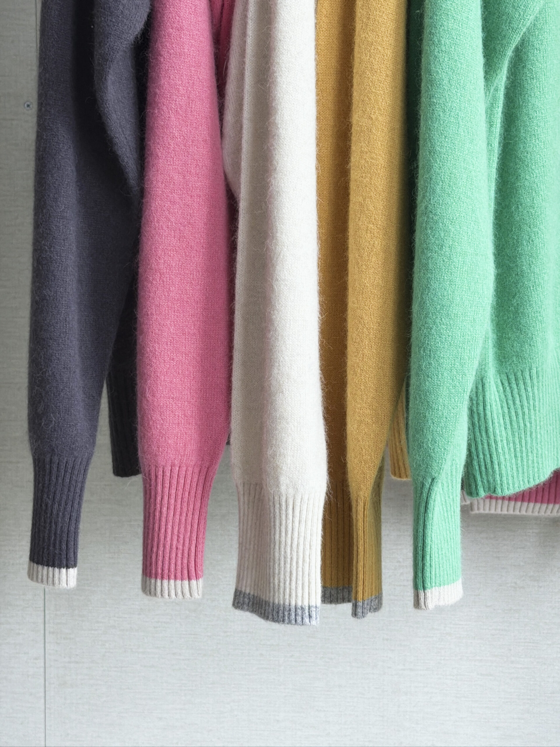 セモア ふんわりドッグ刺繍クルーネックニット