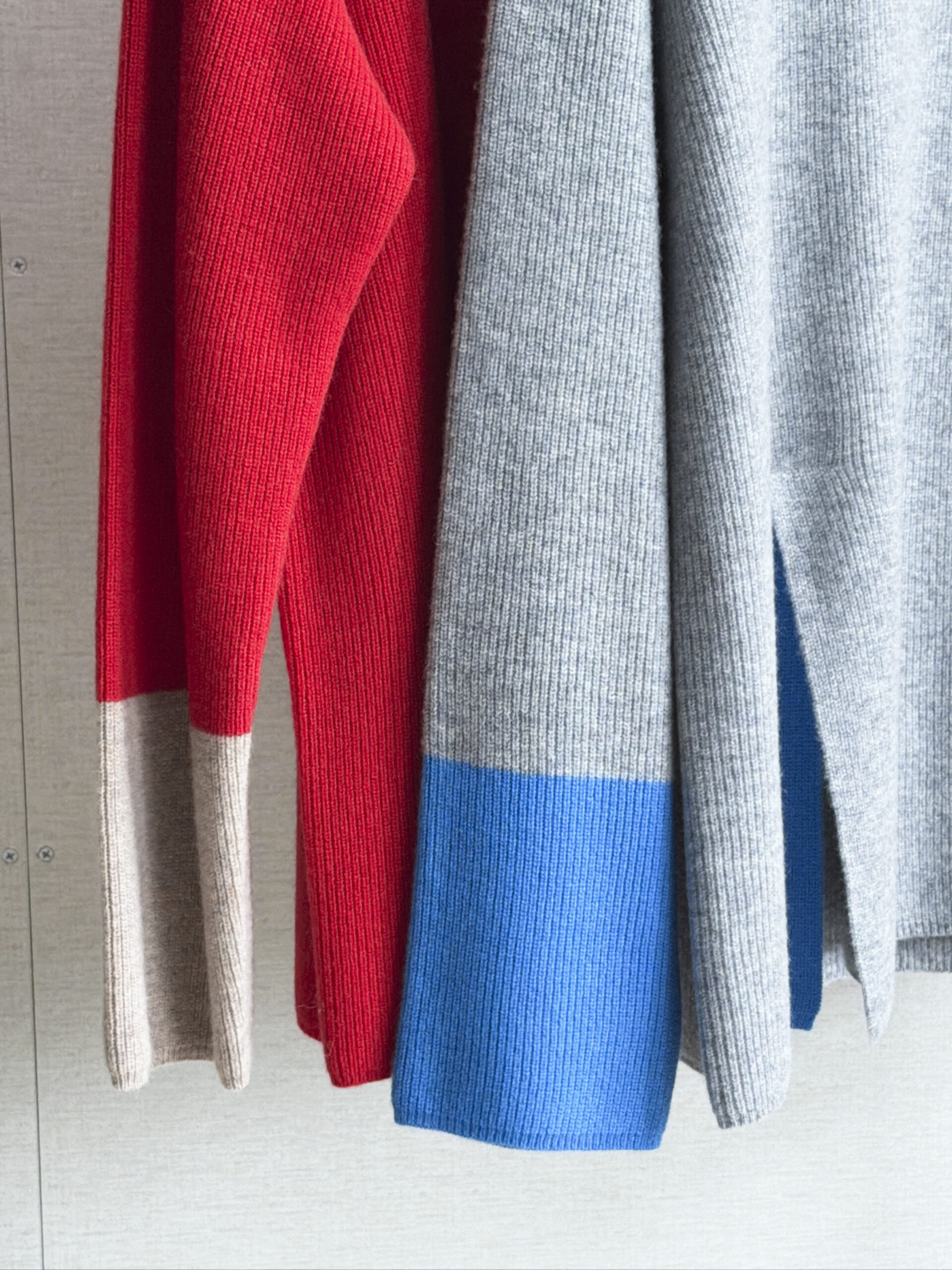 セモア ウールカシミヤスリットニット
