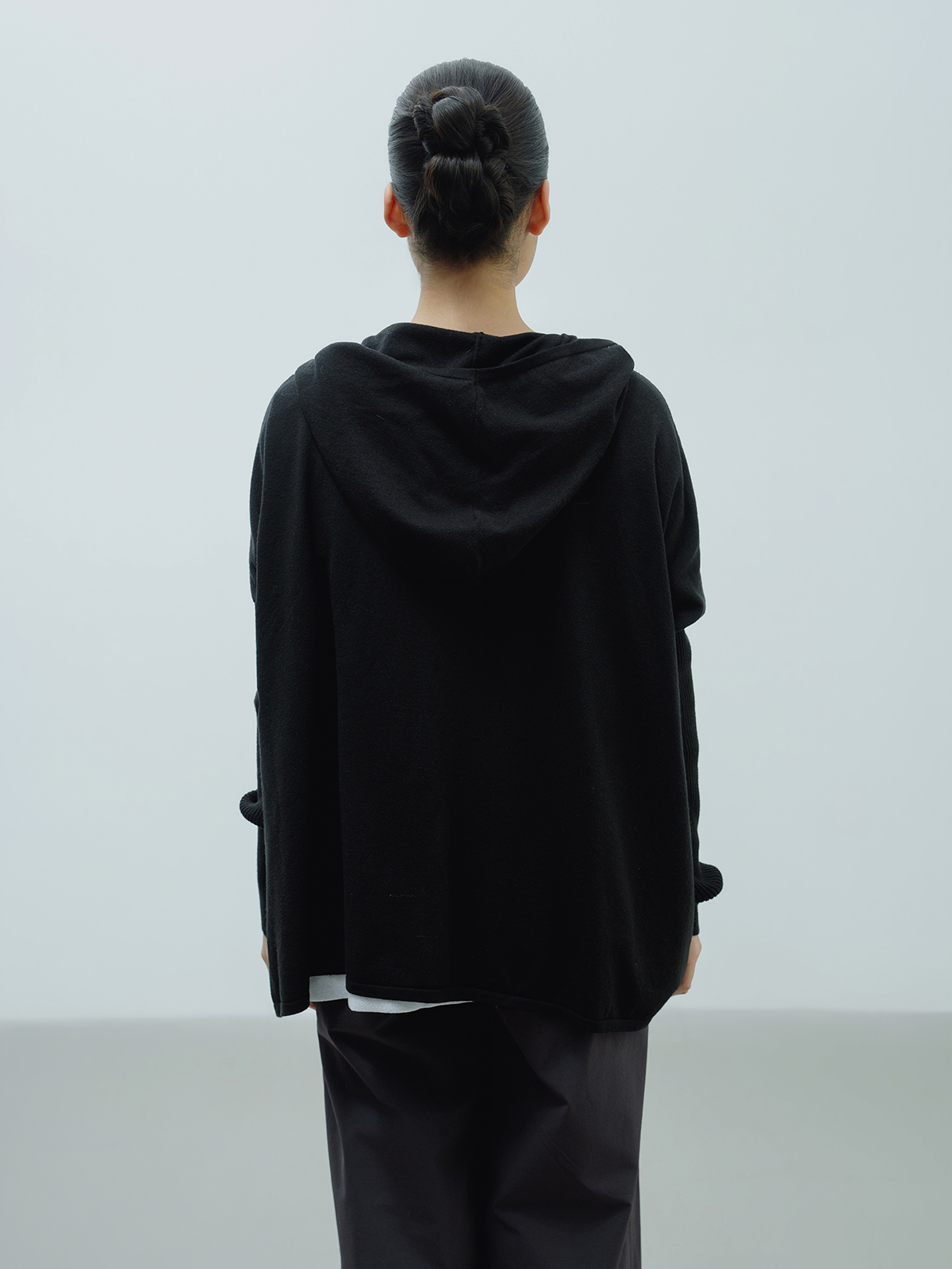エアリーフーディ ジップアップ　モノトーン